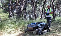 Konak'ın park ve yeşil alanlarında yeni dönem: Ot biçme robotu görevde!