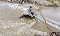 Korku dolu anlar! Akıntıya kapılan 11 yaşındaki çocuk eipleri harekete geçirdi