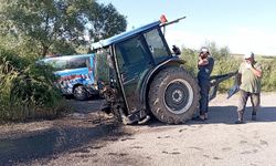 Korkunç kaza: Traktör otomobille çarpışınca ikiye bölündü, sürücüler yaralandı!