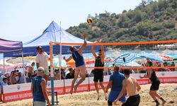 Menderes'te plaj voleybolu heyecanı yaşandı