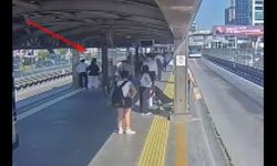 Metrobüs durağındaki bıçaklı kavga can aldı