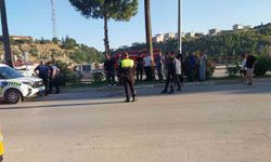 Motosikleti ile trafik levhası direğine çarpan sürücü olay yerinde öldü