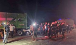 Otomobil traktöre arkadan çarptı: Yolcu konumundaki şahıs yaşamını yitirdi