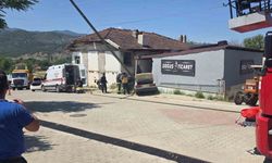 Depo duvarına çarpan otomobildeki karı-kocayı ölüm ayırdı