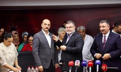Saygılı, farklı partilerden AK Parti'ye katılan 370 kişiye rozet taktı
