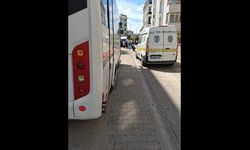 Servis minibüsünün çarptığı kadın hayatını kaybetti