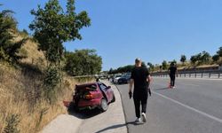 Süt kamyonu ile çarpışan otomobil hurdaya döndü: Sürücü kurtarılamadı