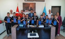 Türkiye üçüncüsü miniklerden Başkan Acar’a ziyaret