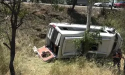 Yolcu minibüsü ile otomobil çarpıştı: Çok sayıda yaralı var!