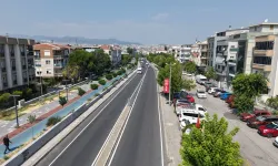 İzmir Büyükşehir Belediyesi, Buca'nın önemli ulaşım akslarından Cemil Şeboy Caddesi'ni yeniledi