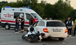 Otomobil ile çarpışan 23 yaşındaki motosiklet sürücüsü hayatını kaybetti