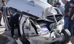Kamyonun altına giren motosiklet sürücüsü olay yerinde öldü