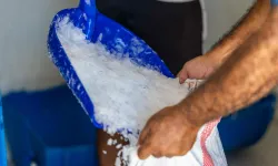 İzmir’de küçük ölçekli balıkçılara ücretsiz buz desteği