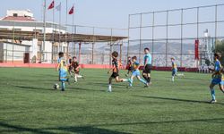 80 takım Bayraklı'da futbol şöleninde buluştu