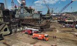 Aliağa Gemi Söküm Tesisleri’nde tanker yangını kontrol altına alındı