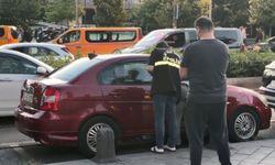 Park halindeki otomobilin sürücüsü araç içerisinde ölü bulundu