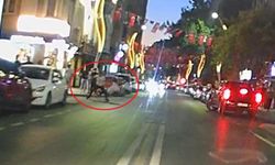 Cadde ortasında kavga: Alkollü şahıs tek yumrukla yere düştü!