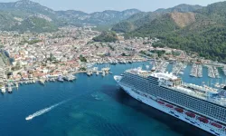 Dev kruvaziyer binlerce turisti Ege kıyılarına getirdi