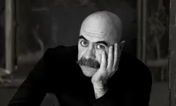 Ezel Akay kimdir?