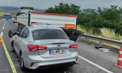 Feci kaza: TIR’a arkadan çarpan otomobilde 1 kişi öldü, 6’sı çocuk 8 kişi yaralandı