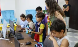 Buca’da çocuklar ücretsiz robotik kodlama eğitimi alıyor
