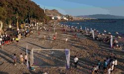 Günbatımı Plajı'nda futbol şöleni başladı