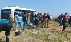 Halk otobüsü ile kamyonet çarpıştı: 1 ölü, 4'ü ağır çok sayıda yaralı