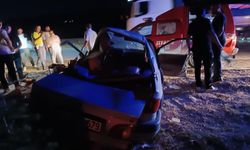İki araç çarpıştı, otomobil refüje savruldu: 1 ölü, 1 yaralı!