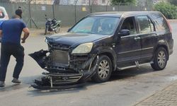 İzmir'de cip ile otomobilin çarpıştığı kazada 4 kişi yaralandı