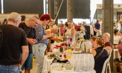 İzmir'de tezgahlar ikinci el eşyalar için kuruldu