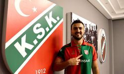 Karşıyaka'da gol kralı Ömer Faruk Sezgin yuvada kaldı