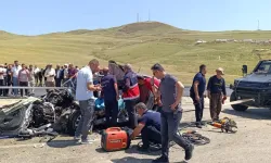 Kamyon ile otomobil çarpıştı: 2 kişi hayatını kaybetti