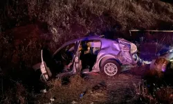 Katliam gibi kaza! Aynı aileden 3 kişi şarampole devrilen otomobilde öldü