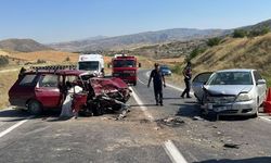 İki otomobilin çarpıştığı kazada 48 yaşındaki kadın olay yerinde öldü