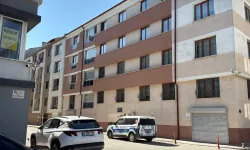 Komşuların ihbarıyla girilen evde 77 yaşındaki adam ölü bulundu