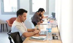 Konak’ın Cumhuriyet Kütüphaneleri sınav maratonundaki gençlere çalışma alanı sunuyor