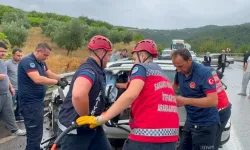 Kontrolden çıkan otomobil, önündeki tıra çarptı: 1 ölü, 2 yaralı