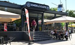 Manisa'da Emekli Kafe kısa sürede dolup taşmaya başladı