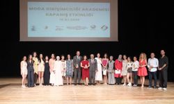 Moda Girişimciliği Akademisi'nde mezuniyet heyecanı