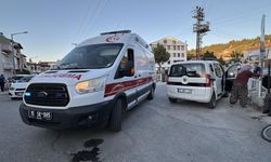 Motosiklet ile hafif ticari araç çarpıştı: Can pazarı yaşandı!