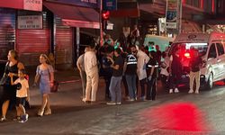 Motosikletli 2 şüpheli oto galeriye ateş açtı: 2'si ağır 4 yaralı!