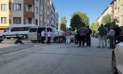 Trafik kazasının ardından yumruklar konuştu: Yaralılar var!