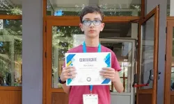 İzmirli BİLSEM öğrencisi Mert Atakan’dan Bulgaristan’da matematikte altın başarı