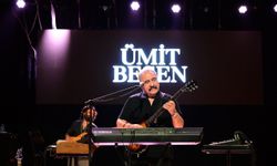 Ümit Besen, unutulmaz şarkılarını Didimliler için seslendirdi