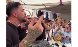 Ünlü DJ Mahmut Orhan'dan Alaçatı pazarında sürpriz performans!
