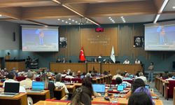 Başkan Tugay’dan yangın uçağı açıklaması: “Para sorunu yok, mevzuat buna engel”