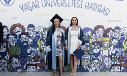 Yaşar Üniversitesi mezuniyetinde iki annenin azim dolu eğitim yolculuğu