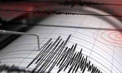 Yer yerinden oynadı! 7,3 düyüklüğünde deprem endişelendirdi