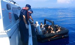 Yunanistan'ın geri ittiği can salındaki düzensiz göçmenler Marmaris açıklarında kurtarıldı