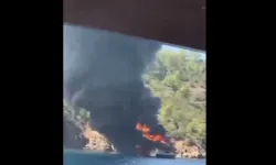 115 kişinin bulunduğu gezi teknesi alev alev yandı